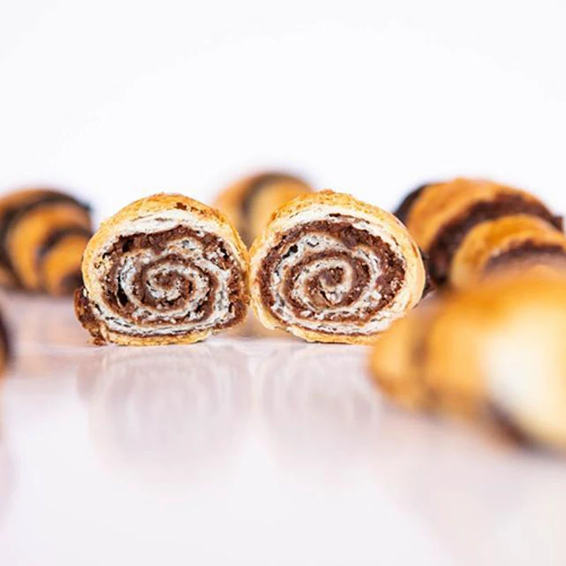 Cornulete Rugelach nuca si cacao
